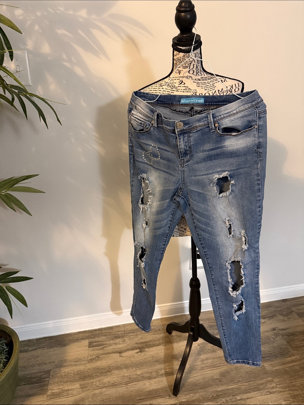 Silver Crush Women's Distressed Boyfriend Jeans - Light Blue